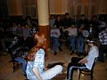 Rozboj - obuvanie stoliciek 1.jpg